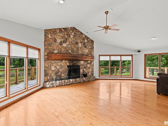 3rd image of 4842 Spaulding Orchard Rd