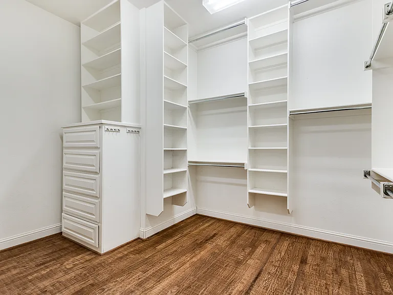 901 Sandy Trl — Photo 24