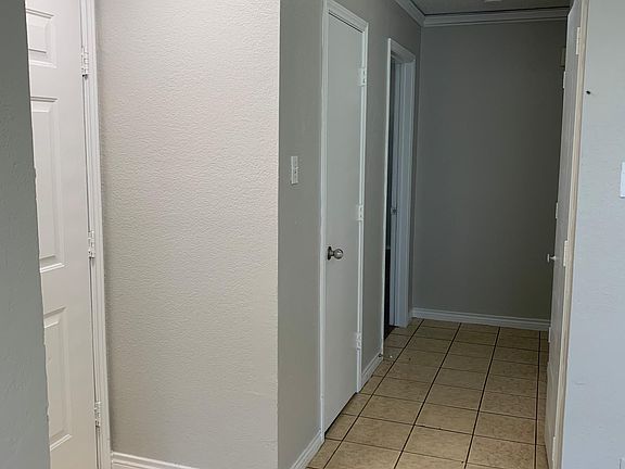 2nd image of 4427 Las Haciendas Dr