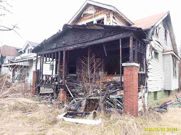 13932 Manor