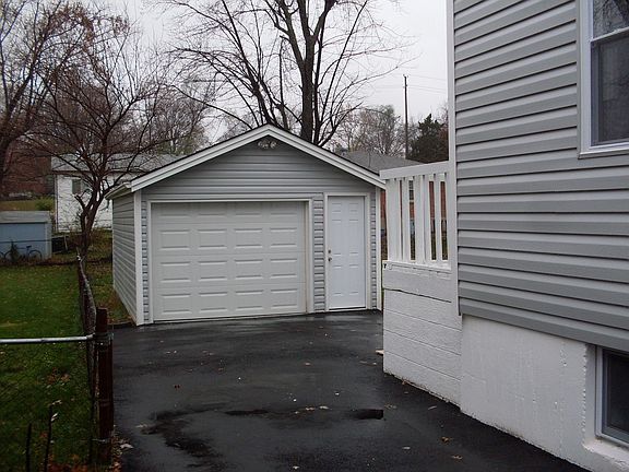 detached garage