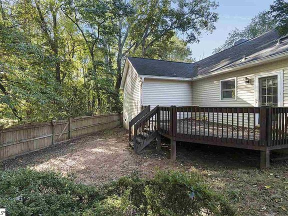 3rd image of 5 Dearsley Ct