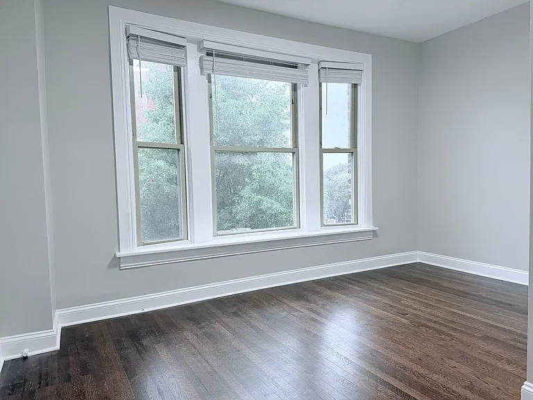 2411 W McLean Ave — Photo 11