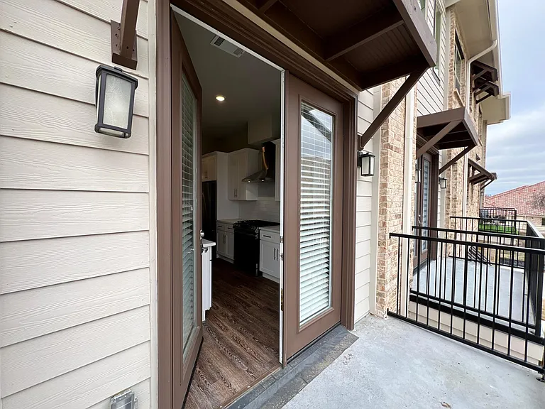 714 N Plano Rd — Photo 17