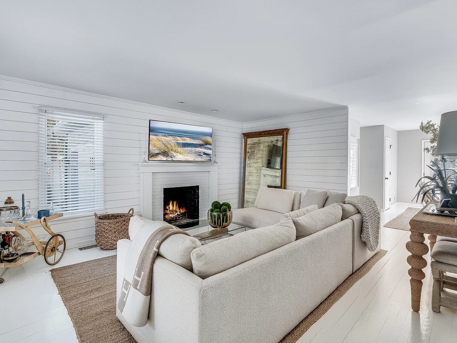 Chic Farmhouse Near Maidstone Beach — Photo 3