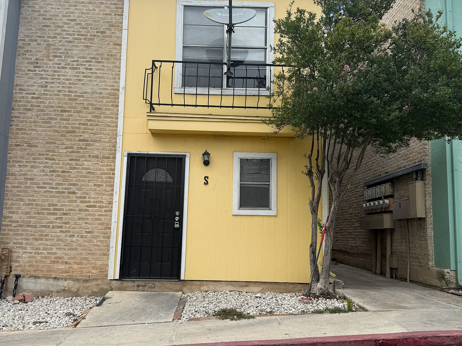 2 bed, 1.5 bath, 1000 sqft, $1,100 — Photo 4