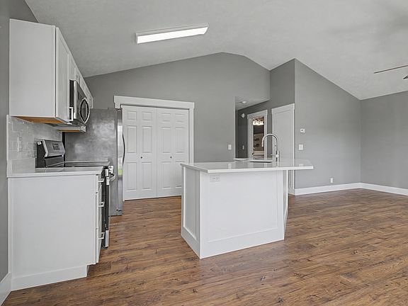 2nd image of 5072 Cornelius Dr