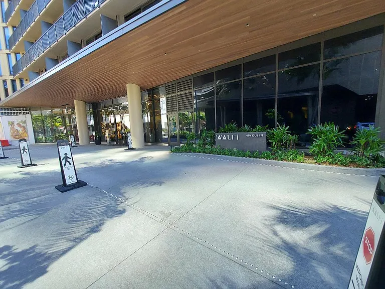 987 Queen St #1008 — Photo 2