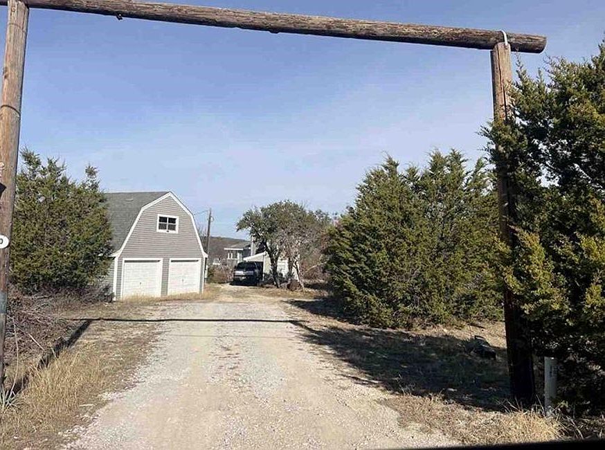 2nd image of 130 Lakeview Trl