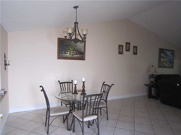 5th image of 322 Fairway Cir #25