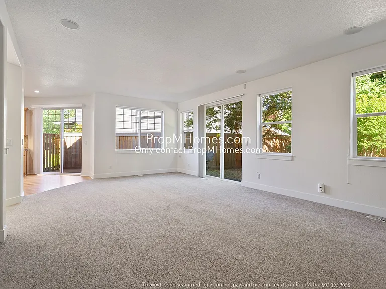 340 SW Delta Dr — Photo 8