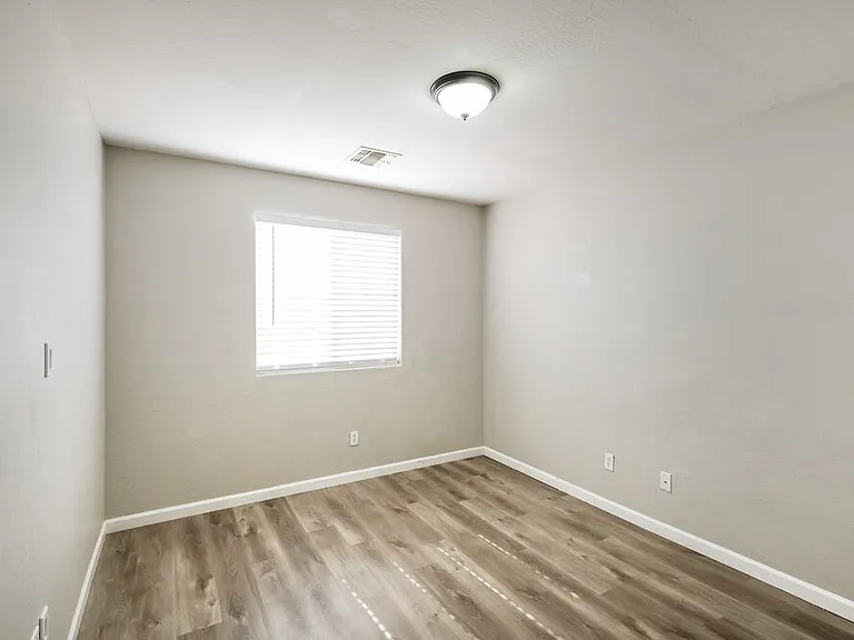 6830 S 44th Ln — Photo 15