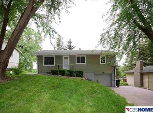 9516 Emmet St, Omaha, NE 68134