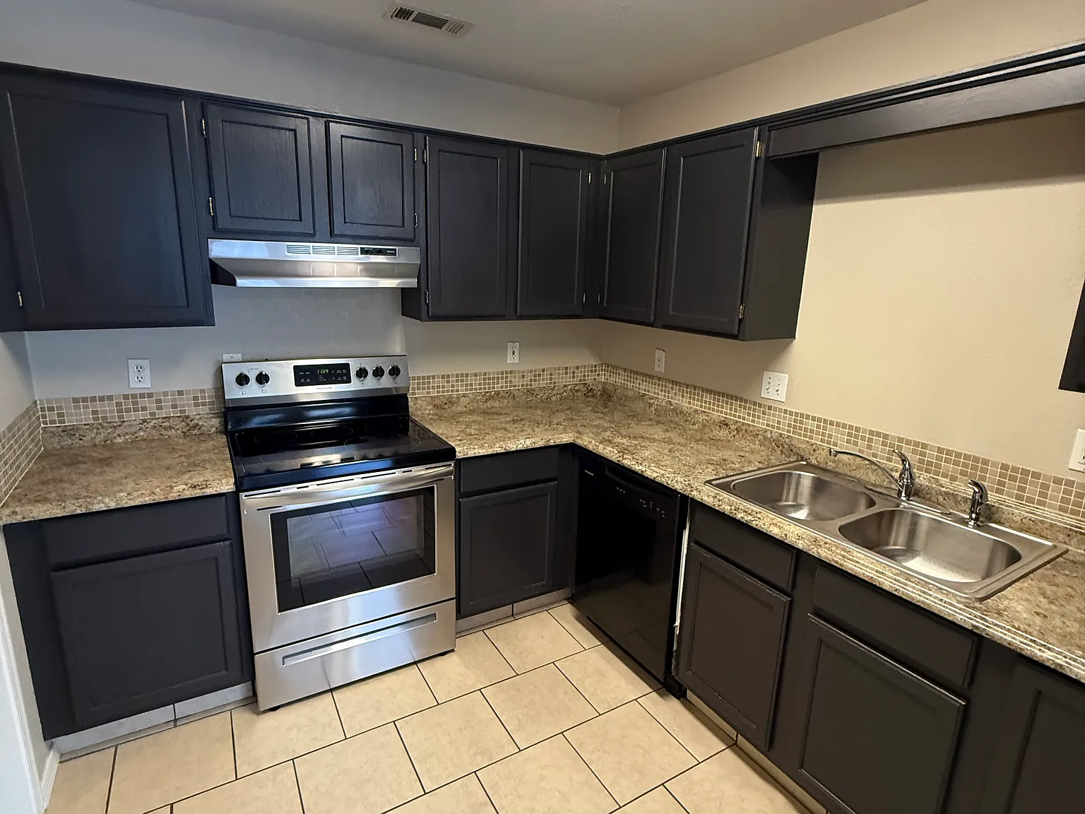 2 bed, 1045 sqft, $1,250 — Photo 3