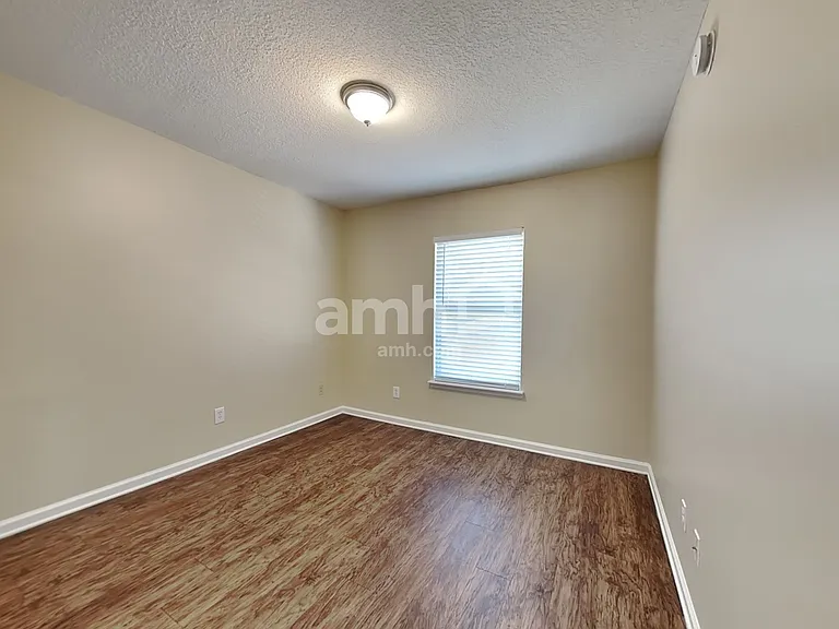 1379 Samantha Cir E — Photo 20
