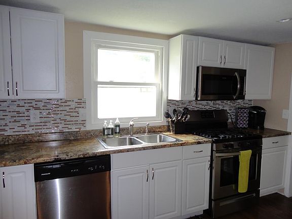 4th image of 1031 N Chestnut St