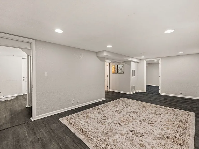 6739 Roe Ave — Photo 39