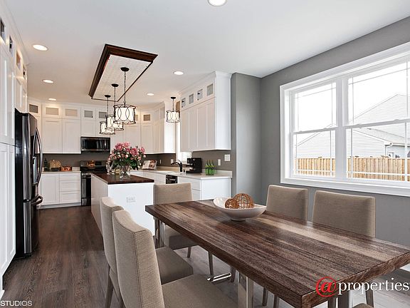 Kitchen & Dinette