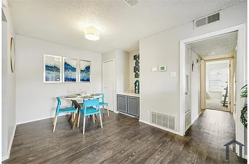 5300 NW Loop 410 Photo 1