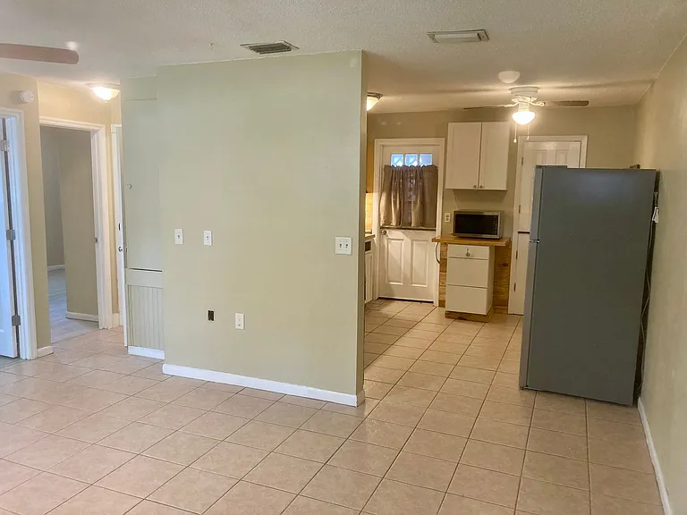 115 NW Crystal St — Photo 14