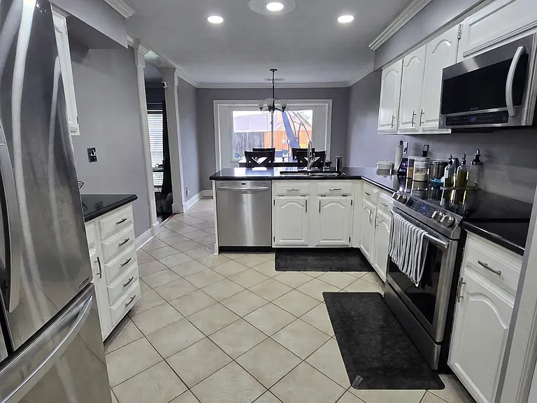 4204 Wayfaring St — Photo 2