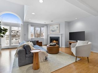 1200 Salem St APT 151, Lynnfield, MA 01940
