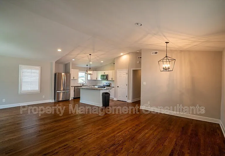 805 Rison Ave NE — Photo 8
