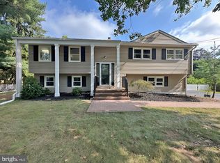 12 Ziff Ln, Princeton Junction, NJ 08550