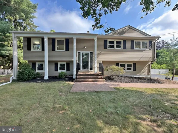 12 Ziff Ln, Princeton Junction, NJ 08550