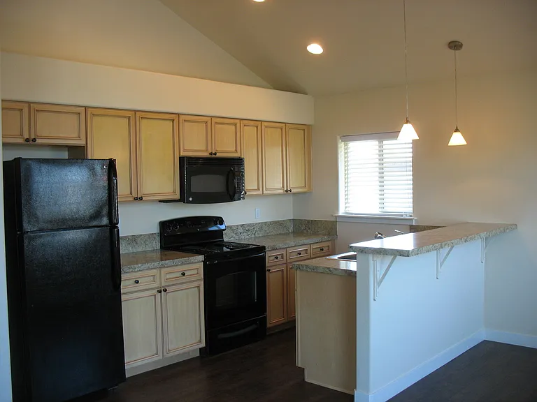 91 Newcomer St — Photo 15