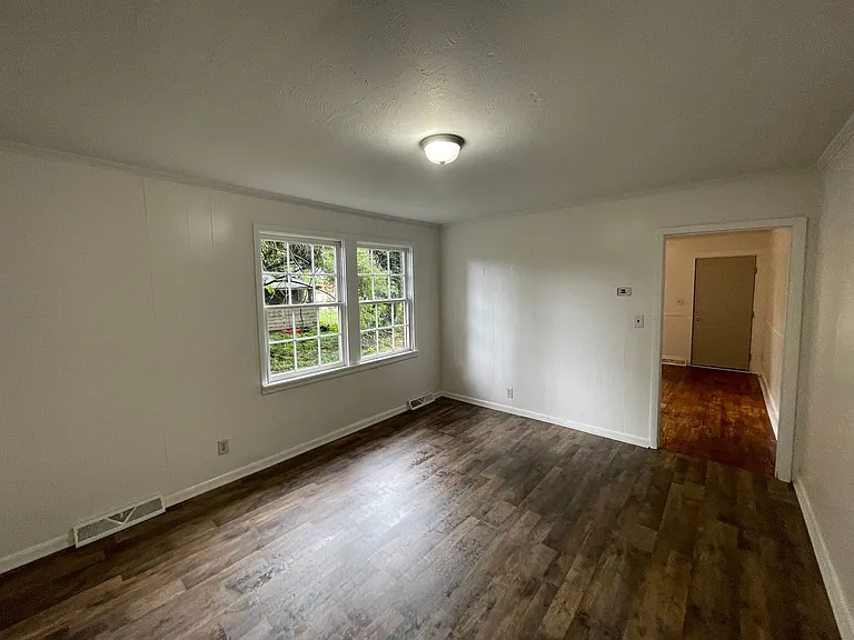 1002 Wilmouth St — Photo 10