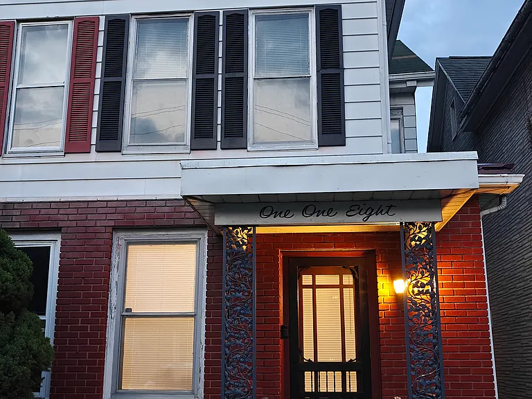 118 Shaw Ave — Photo 1