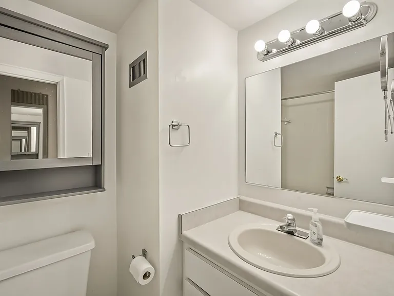 4521 W La Villa Ln — Photo 9