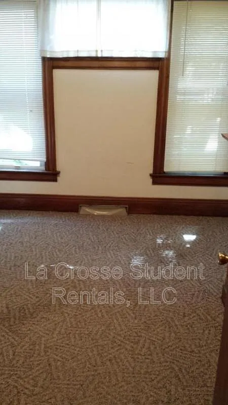 4 bed, 2.0 bath, 2000 sqft, $2,300 — Photo 2