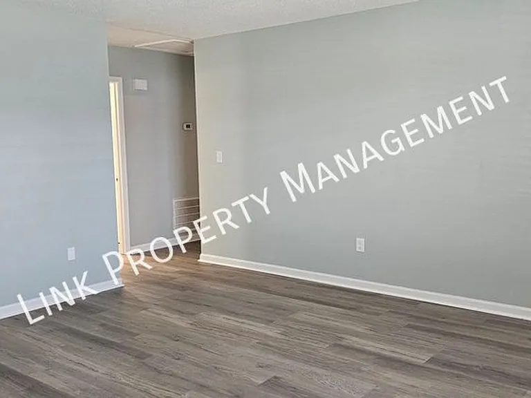 900 Peppermill Rd — Photo 13