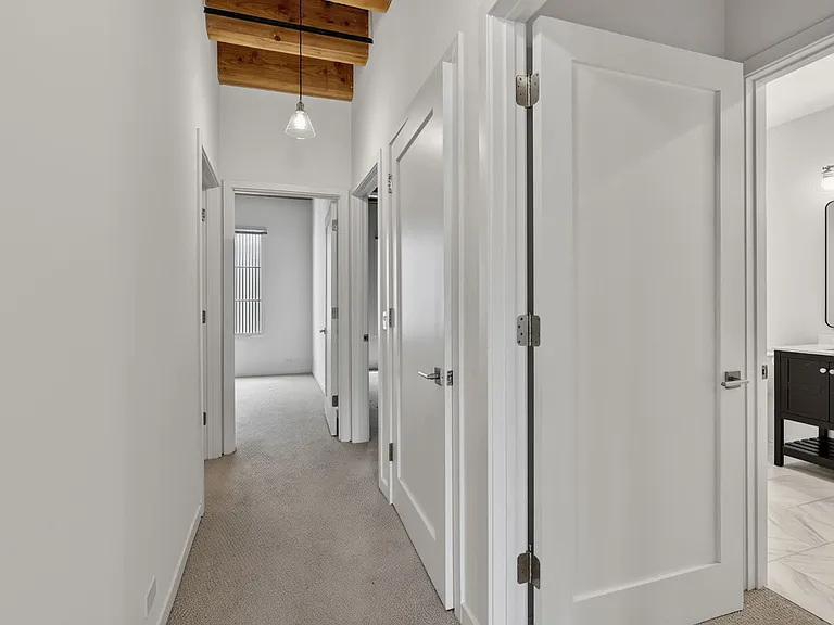 1401 N Western Ave — Photo 36