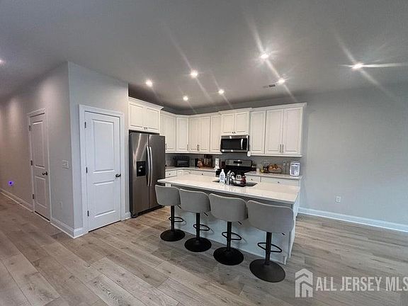 5th image of 25 Chapel Ln