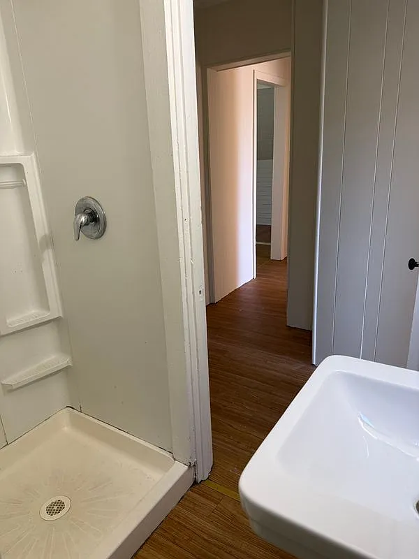 4 bed, 1.0 bath, 1004 sqft, $1,400 — Photo 2