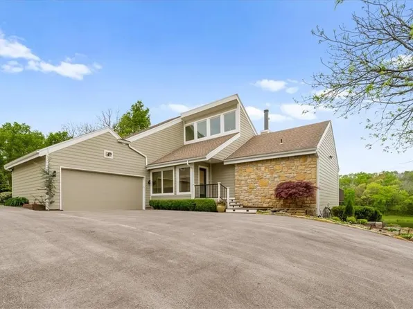 8950 Edgerton Rd, De Soto, KS 66018