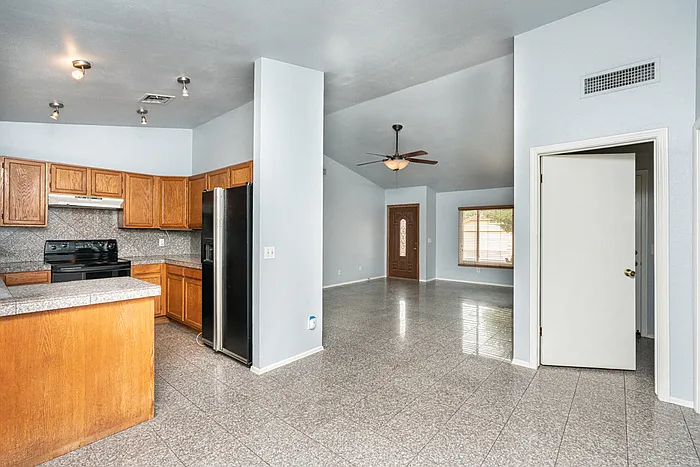 13808 S 36th Way — Photo 6