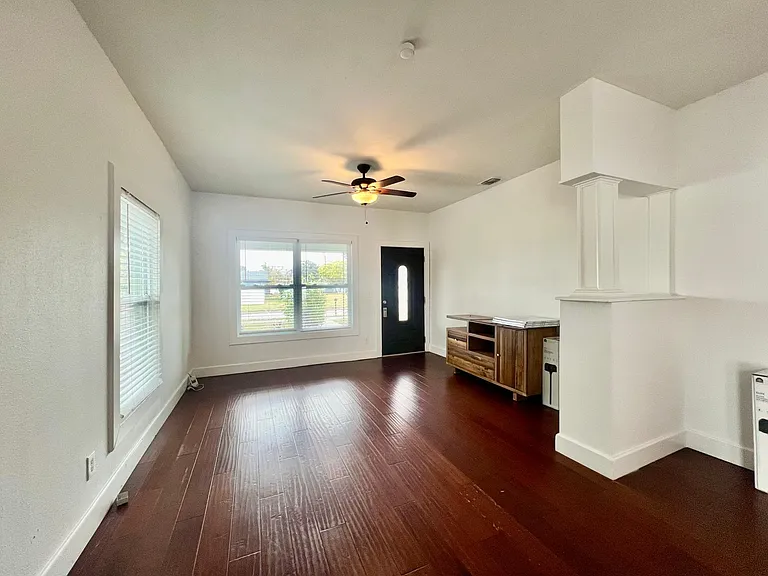 3302 N Lincoln Ave — Photo 5