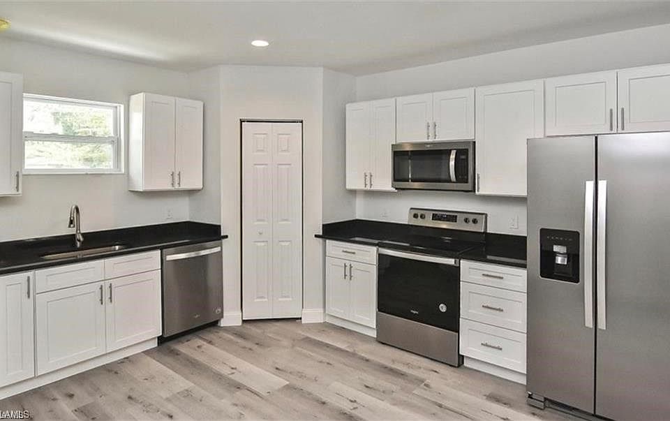 1st image of 309 Balboa AVE