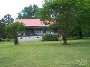 3557 E Peach Rd, Ridgeway, SC 29130