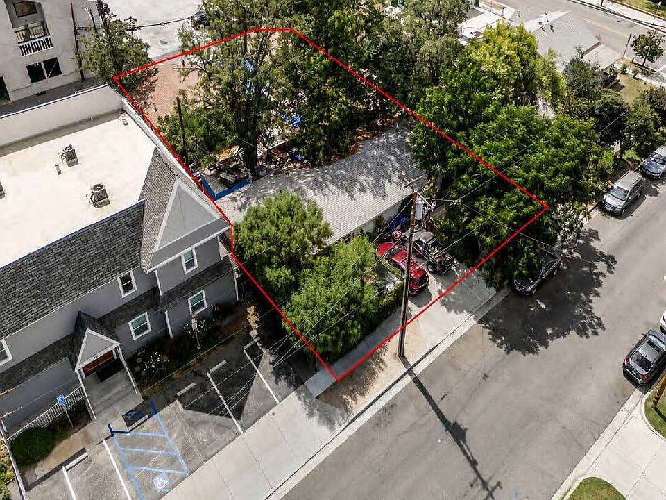 1st image of 24513 Walnut St