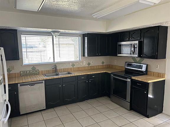 3rd image of 16510 Lost Quail Dr