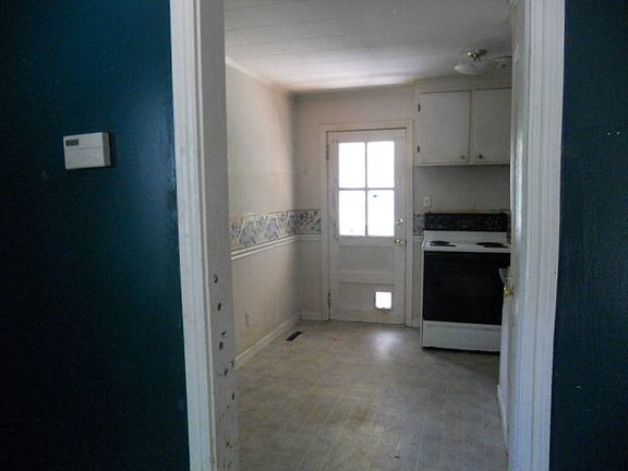 3rd image of 803 Melville Ave