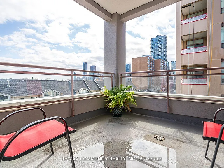 980 Yonge St #513 — Photo 19