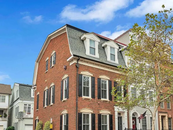 725 Carpenter Rd, Alexandria, VA 22314