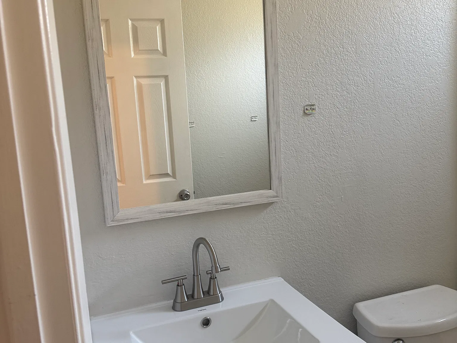 3 bed, 984 sqft, $1,975 — Photo 4