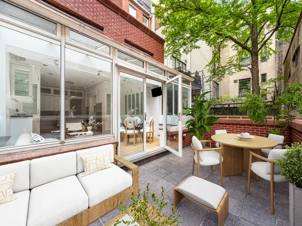 51 East 67th Street image 7 of 19